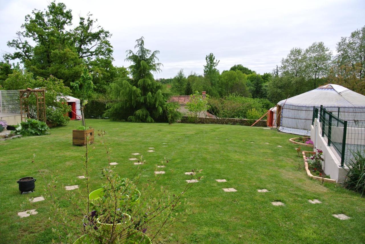 Yourtes Du Bocage Bazoges-en-Pareds Bagian luar foto